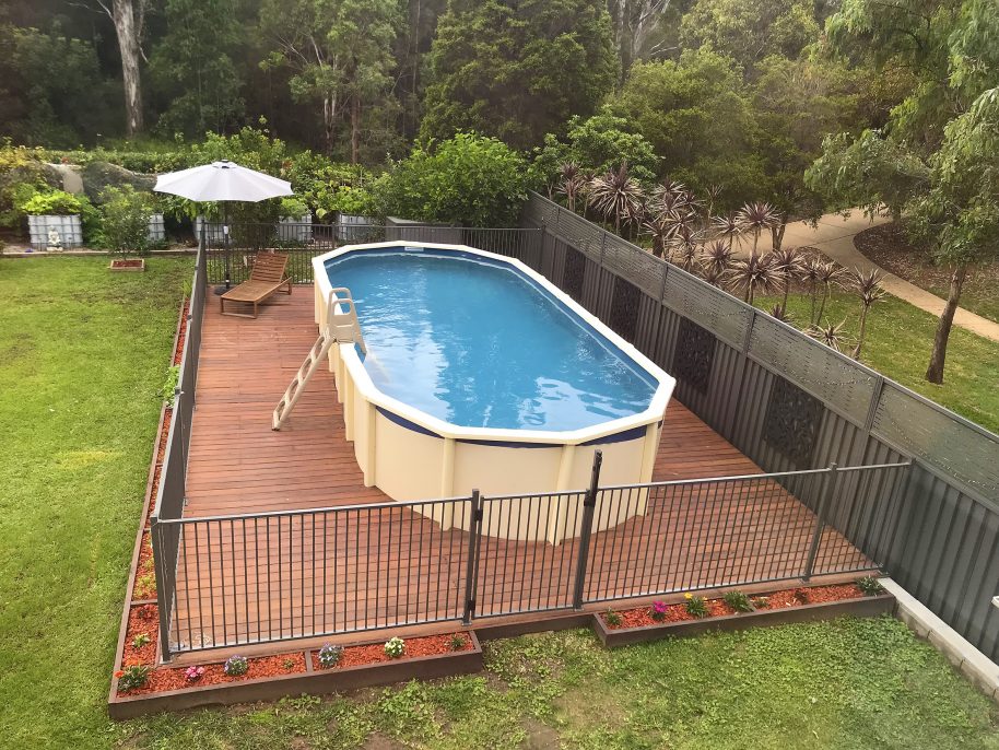Above ground level pool with moulded ladder