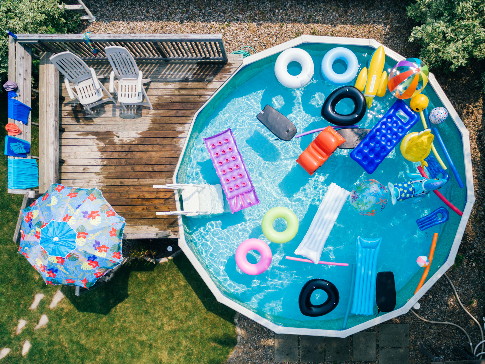 4 Tips to Plan the Perfect Summer Pool Party